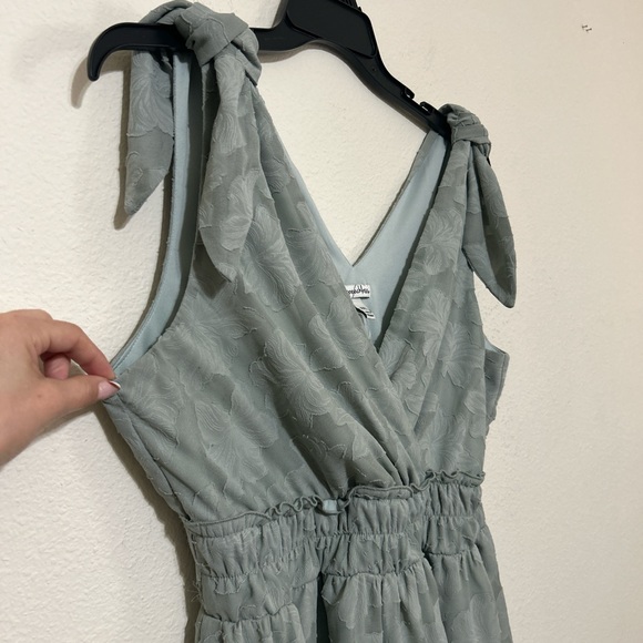 Speechless XXL Sage Green Floral Jacquard Tie-Shoulder Mini Dress Plus - Picture 4 of 8